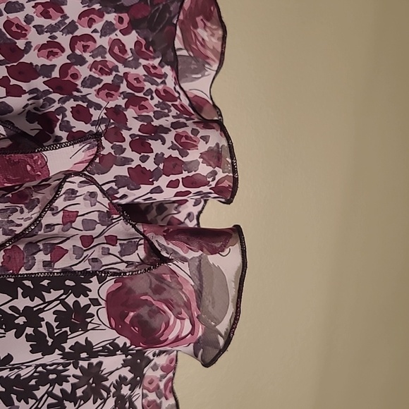 Reitmans Size M Blouse With Purple Rose Detailing - Picture 4 of 4